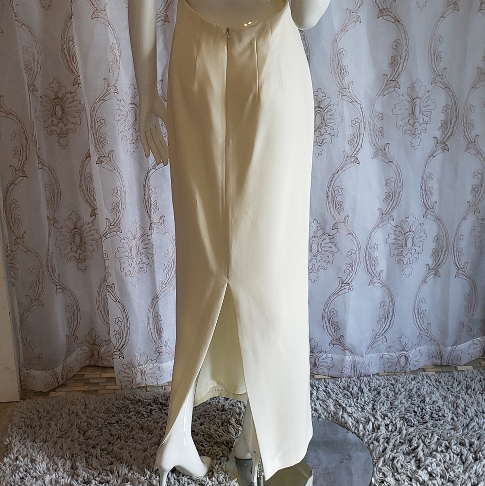 Open Back Form Fitting Cache Dress - image 5